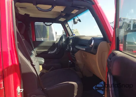 2014 Jeep Wrangler Unlimited Sahara z USA, uszkodzony, nr VIN 1C4BJWEG8EL105924